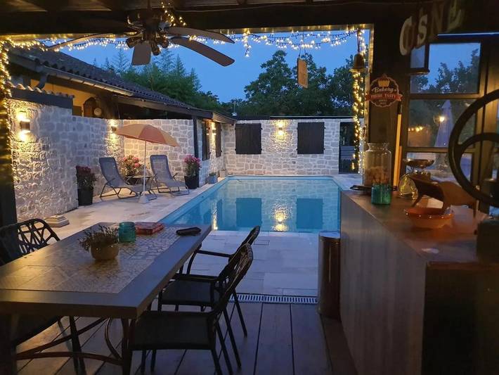 Location de vacances pour 2 personnes, avec piscine, animaux acceptés à Montfermier