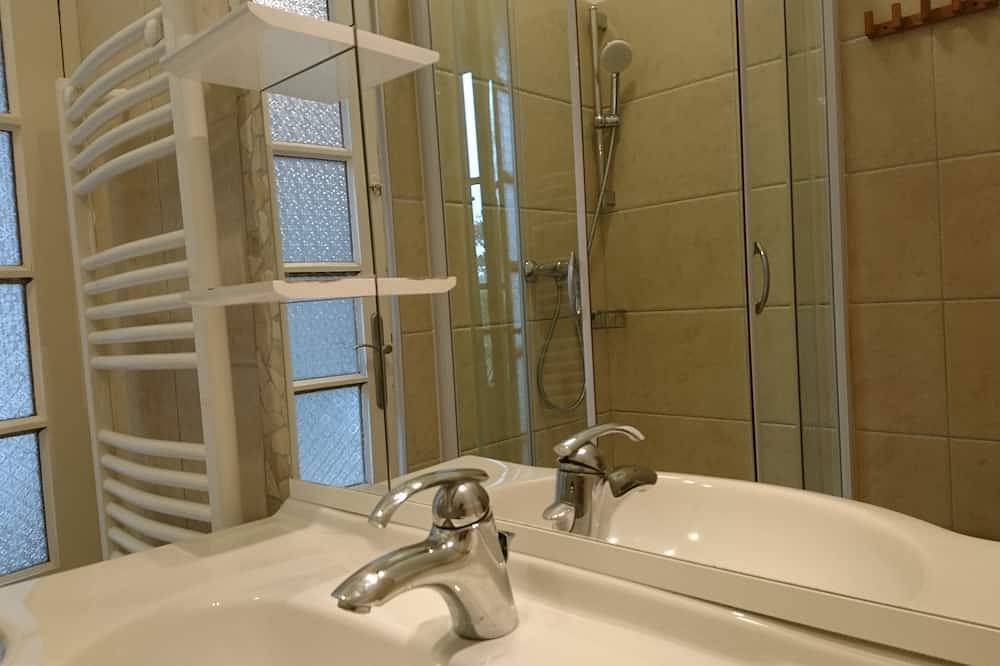 Geheel appartement, Apartment with panoramic view of Morlaix Bay, sandy beach 50m away  in Roscoff, Ceinture Dorée