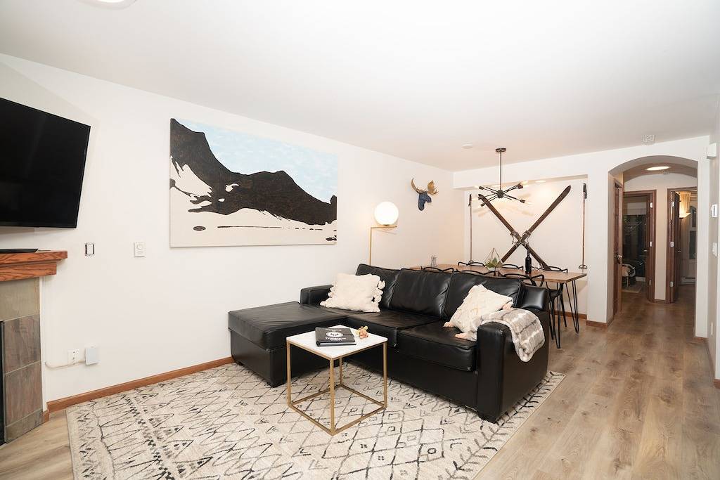 ★ Stilvolles Stadthaus in Village mit Fahrrädern, privatem Whirlpool, Grill und vielem mehr!★ in Whistler, Whistler Blackcomb