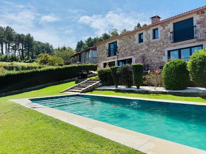 Casa de vacaciones para 8 personas, con piscina y vistas además de jardín y sauna - 1