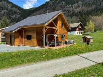 Gîte pour 11 personnes, avec vue et terrasse ainsi que jardin et sauna dans Alpe du Grand Serre