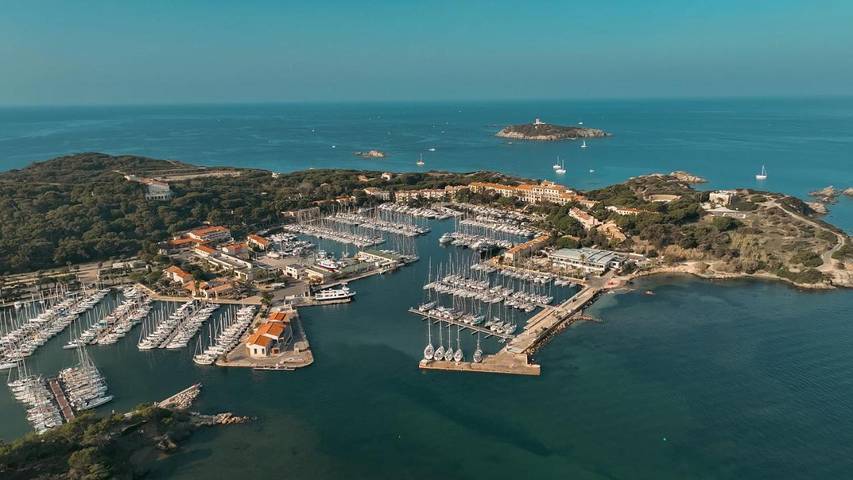 Hôtel pour 3 personnes, avec vue et sauna ainsi que piscine et terrasse dans Plage Du Petit Rouveau Ile Des Embiez
