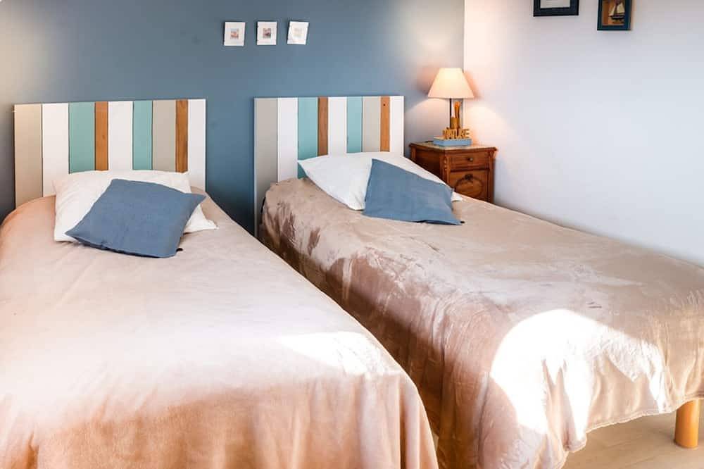 Appartement entier, Duplex 5 pièces avec balcon à 30m de la plage - 7 couchages, acceptant animaux, wifi et parking in Plage de Port Fontaine-Lomener, Ploemeur