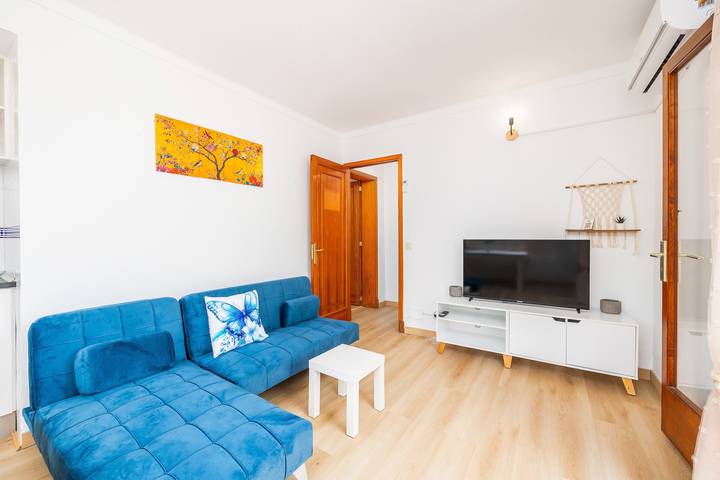 Apartamento inteiro, Apartamento Felipe 1-4 com terraço, piscina partilhada e Wi-Fi (taxas incluídas) in Cala d'Or, Santanyí