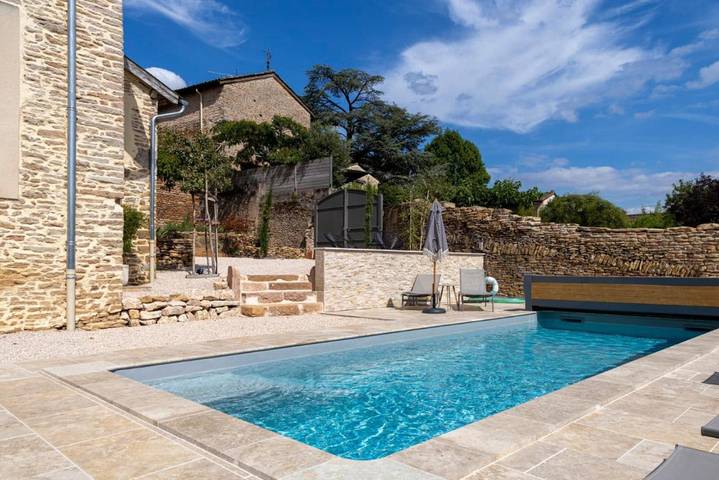 Location de vacances pour 7 personnes, avec vue ainsi que piscine et jardin dans Bussières (Saône-et-Loire) - 3