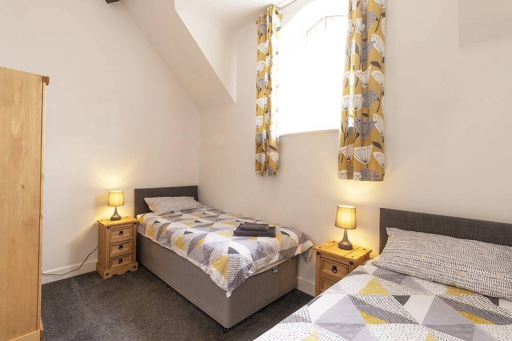 Rural-Baño con ducha-The Olde Coach House in Chesterfield (desambiguación), Derbyshire