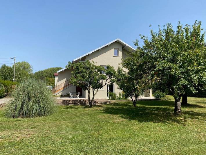 Location de vacances pour 15 personnes, avec jardin dans Avanne-Aveney