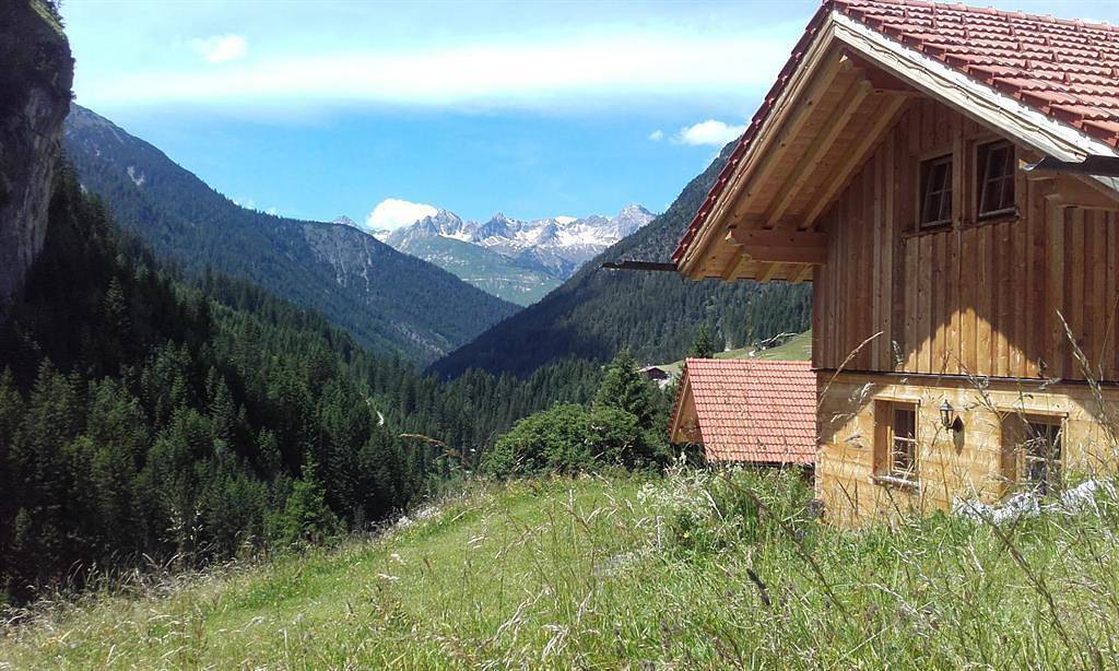 Ganze Ferienwohnung, 85 qm Naturparkchalet,unteres, 2 Schlafzimmer in Lechtaler Alpen, Gramais
