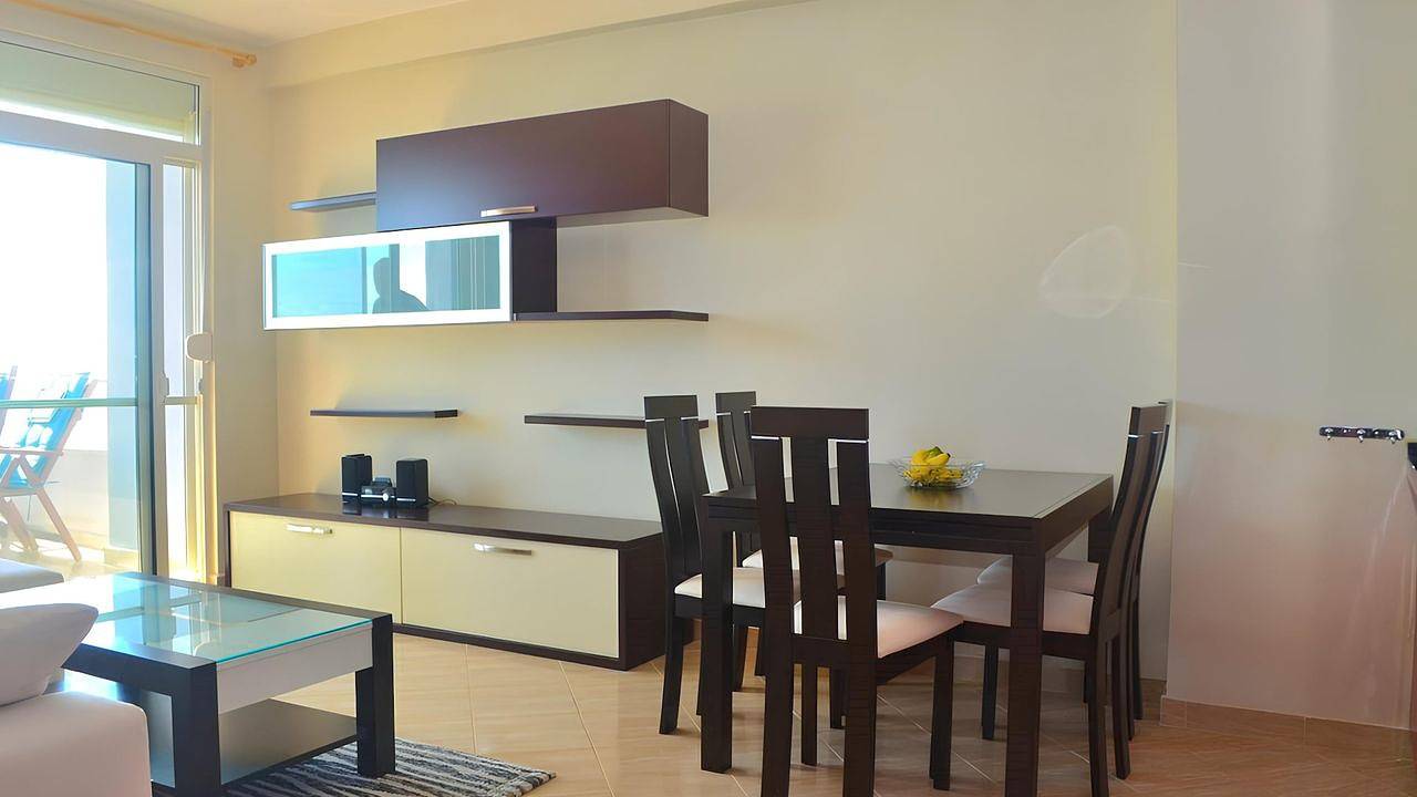 Geheel vakantieappartement, Vakantieappartement voor 3 personen met balkon in Albanië