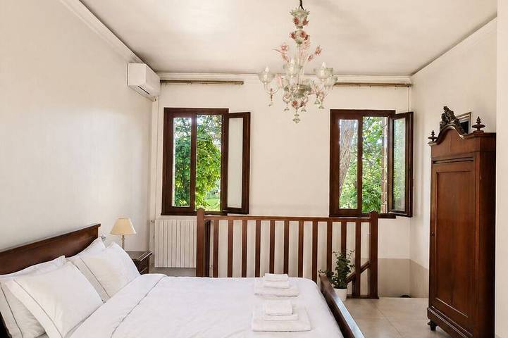 A Cosy Villa in a lush Park just 5’ from Central Padua. Free Car Park in Albignasego, Provincia di Padova