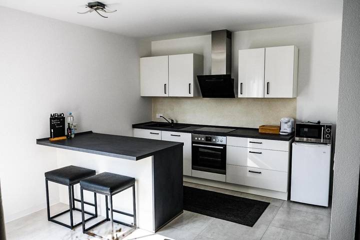 Entire apartment, New Modern Apartment with Wifi, Balcony and Box Spring Bed in Offenburg, Central Black Forest