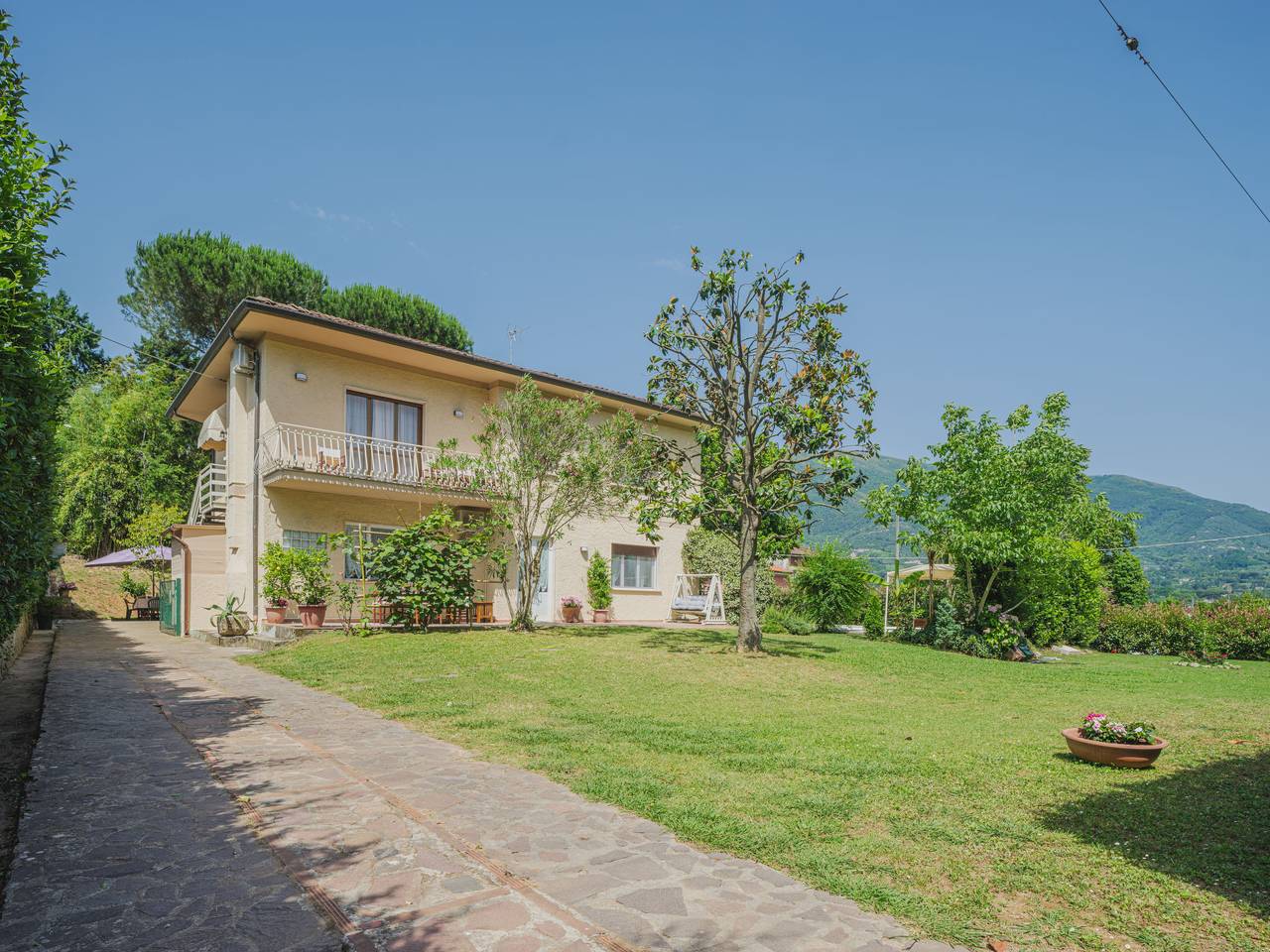 Entire apartment, Gerry House in Camaiore, Italian Riviera