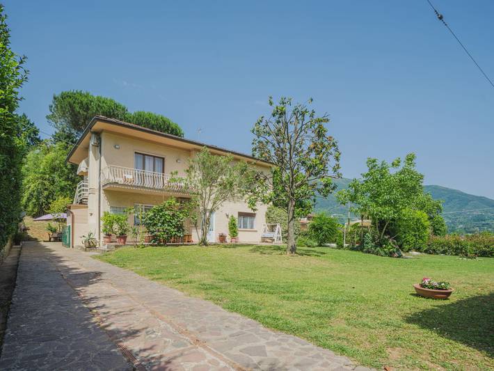 Entire apartment, Gerry House in Camaiore, Italian Riviera