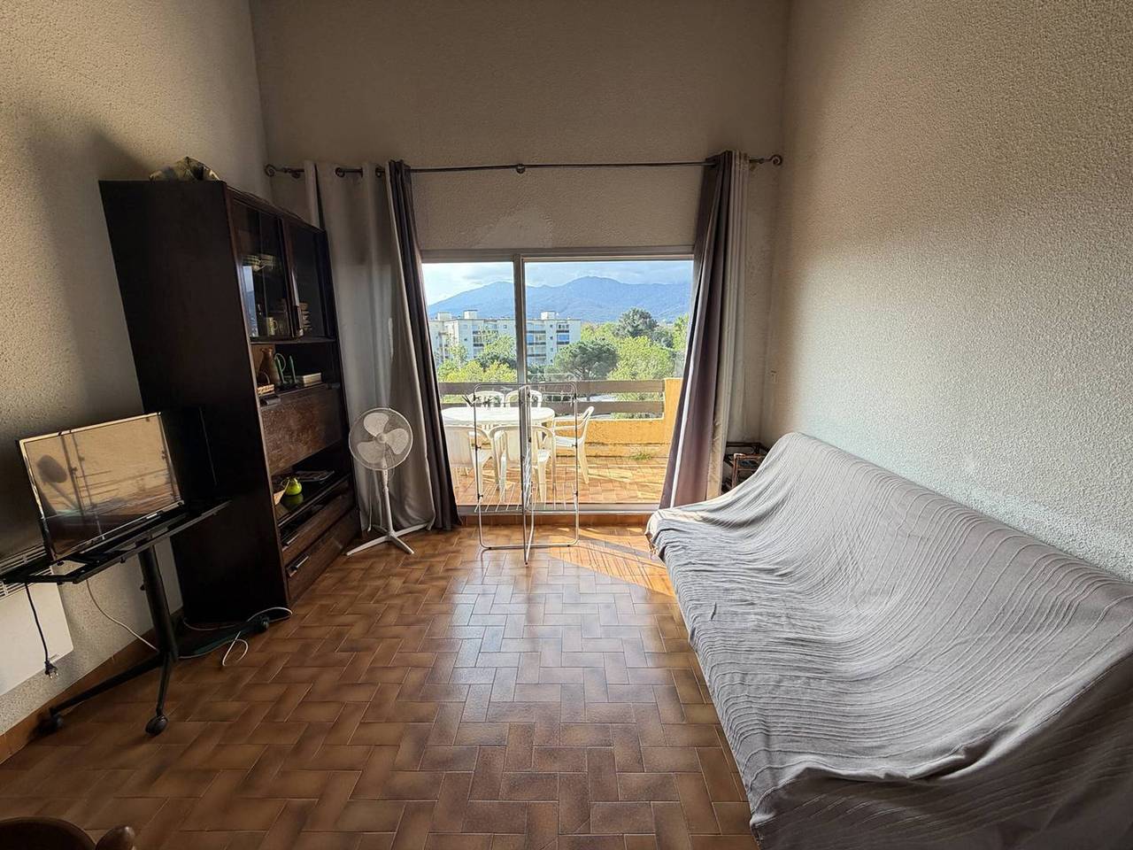 Ganze Wohnung, 2-Zimmer-Maisonette, 6 Betten, Terrasse, 300m vom Strand, Pool und privater Parkplatz in La Côte Vermeille, Argelès-sur-Mer