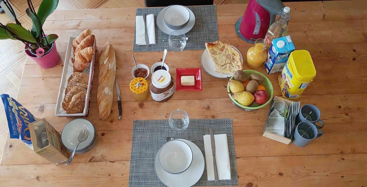 Family Room with Private Bathroom in Calais, Région de Calais