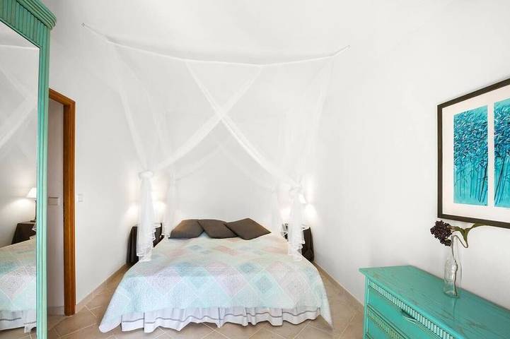 Location de vacances pour 8 personnes, avec balcon ainsi que jardin et piscine, animaux acceptés à Auribeau-sur-Siagne - 4