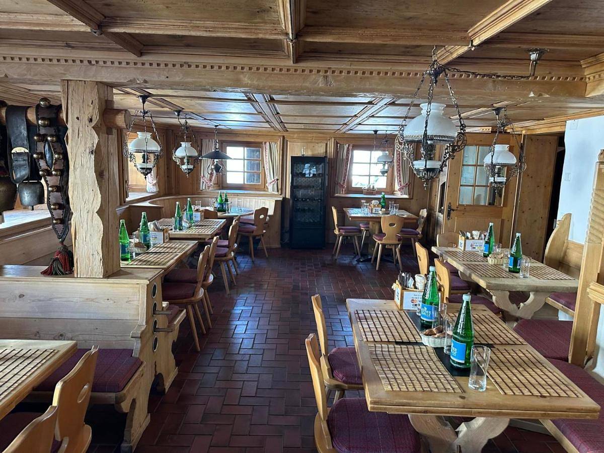 Double Room with Shared Bathroom in Flüelapass, Davos