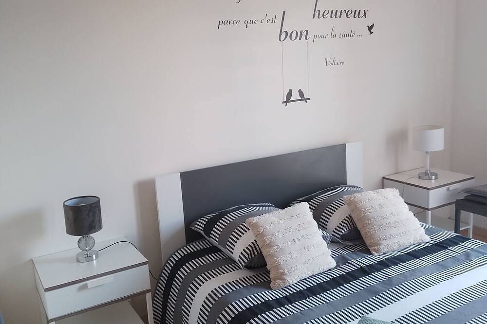 Chambre chez un particulier tout près des plages du débarquement. Et commerces in Saint-Hilaire-Petitville, Carentan les Marais