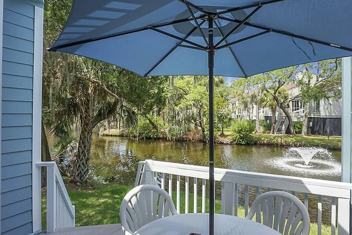 Vacation rental for 7 people, with pool and hot tub as well as terrace in Edisto Island