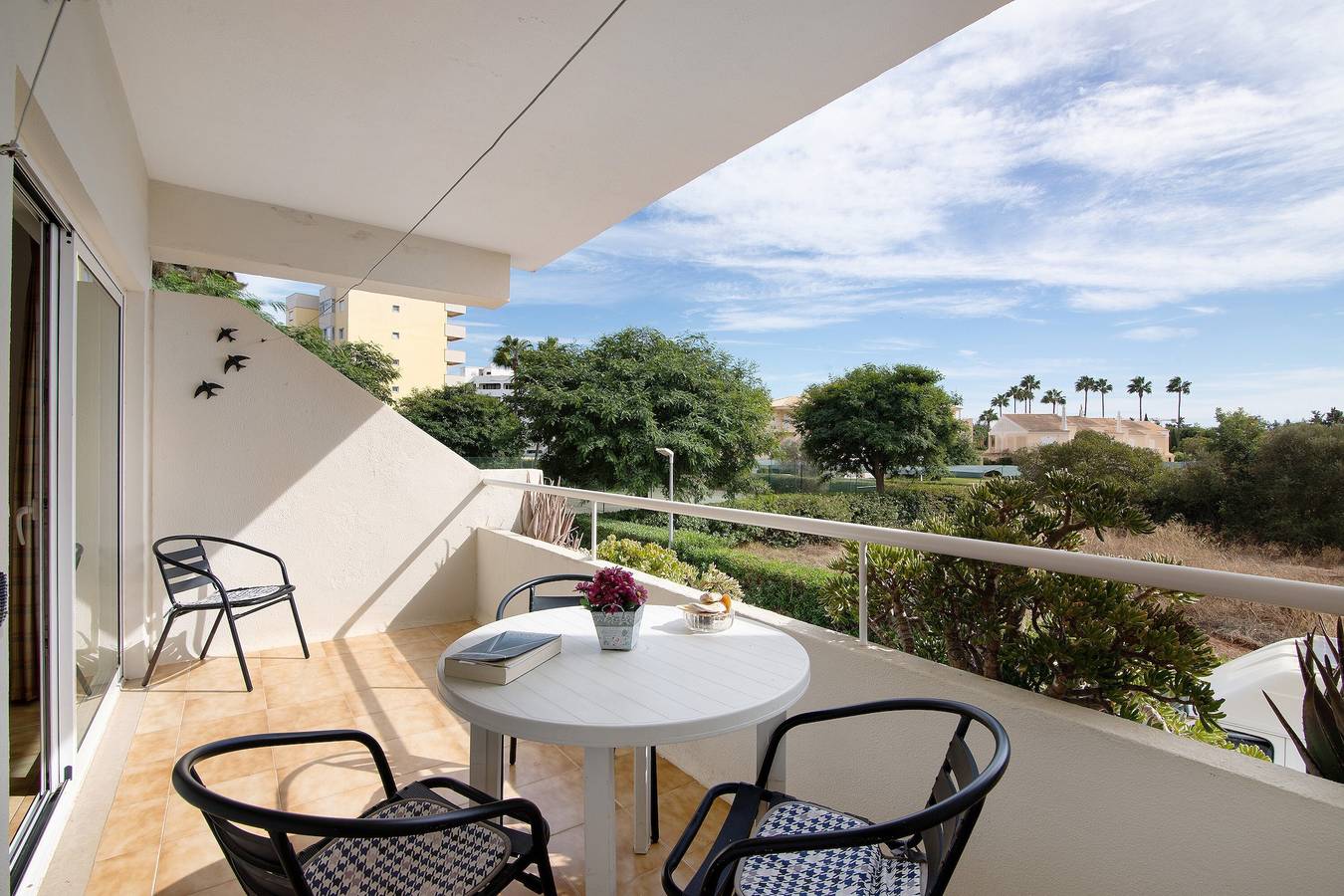 Entire apartment, Apartment 'T1 Em Vilamoura - Parque Mourabel' with Shared Pool, Shared Garden and Wi-Fi in Vilamoura, Quarteira