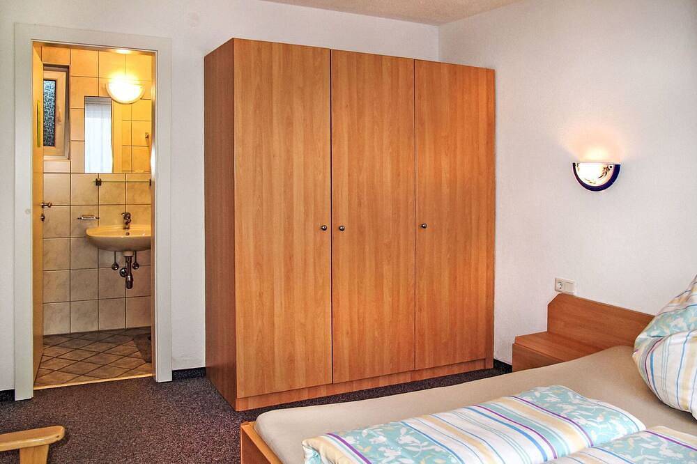 Ganze Wohnung, Angenehme Wohnung für 4 Personen mit W-Lan, Tv, Terrasse und Haustiere erlaubt in Glockturmkamm, Fendels