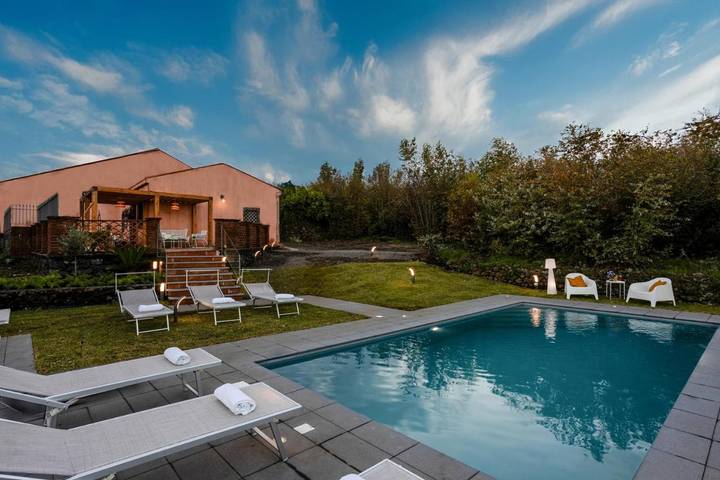 Casa vacanza per 6 persone, con panorama e piscina nonché terrazza in Sant'Alfio