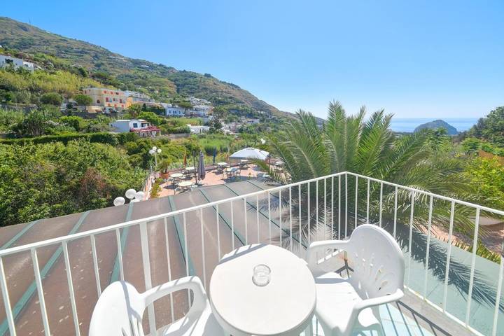 Hôtel pour 3 personnes, avec balcon ainsi que jardin et piscine dans Ischia - 3
