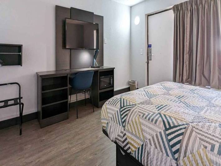 Apartamento entero, 1 cama tamaño queen | Adaptado para personas con discapacidad / Bañera / Microondas in Massachusetts