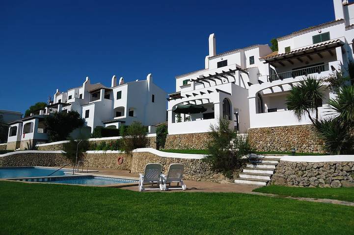 Appartamento per 2 persone, con giardino e piscina nonché balcone in Arenal d'en Castell