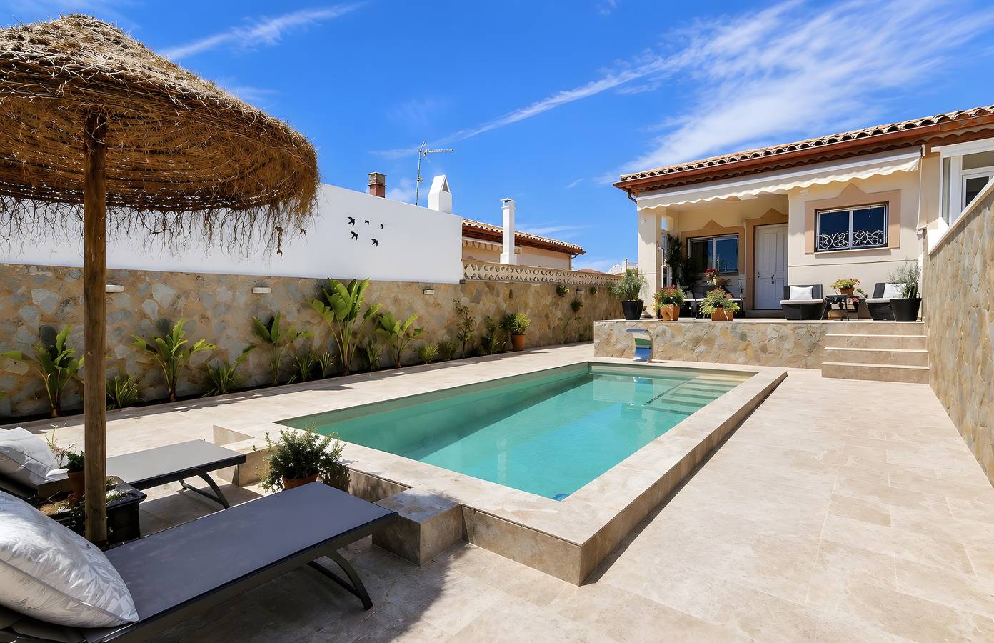 Casa Fleming with Private Pool, Wi-Fi, and Air Conditioning in Miami Platja in Cala dels Penyals (Miami Playa), Mont-roig del Camp
