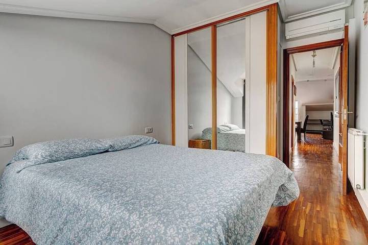 Apartamento entero, Luminoso ático con terraza, Irún | Parking | 4Pax, Ir Property Management in Irún, Guipúzcoa