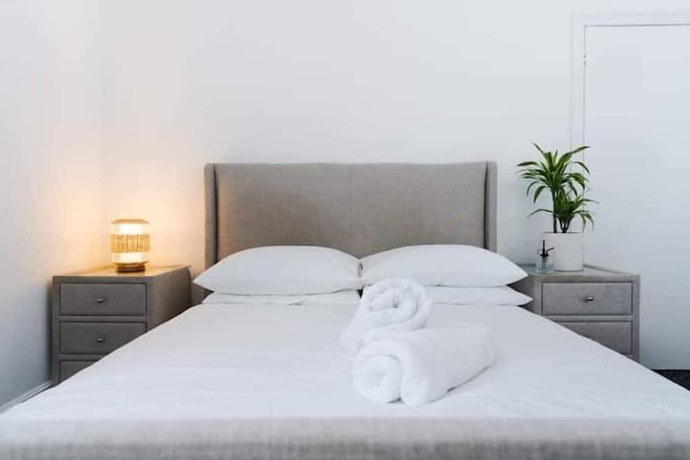 Entire apartment, Posh & Modern Mins to Attractions & Amenities! in Cardiff, Cardiff region