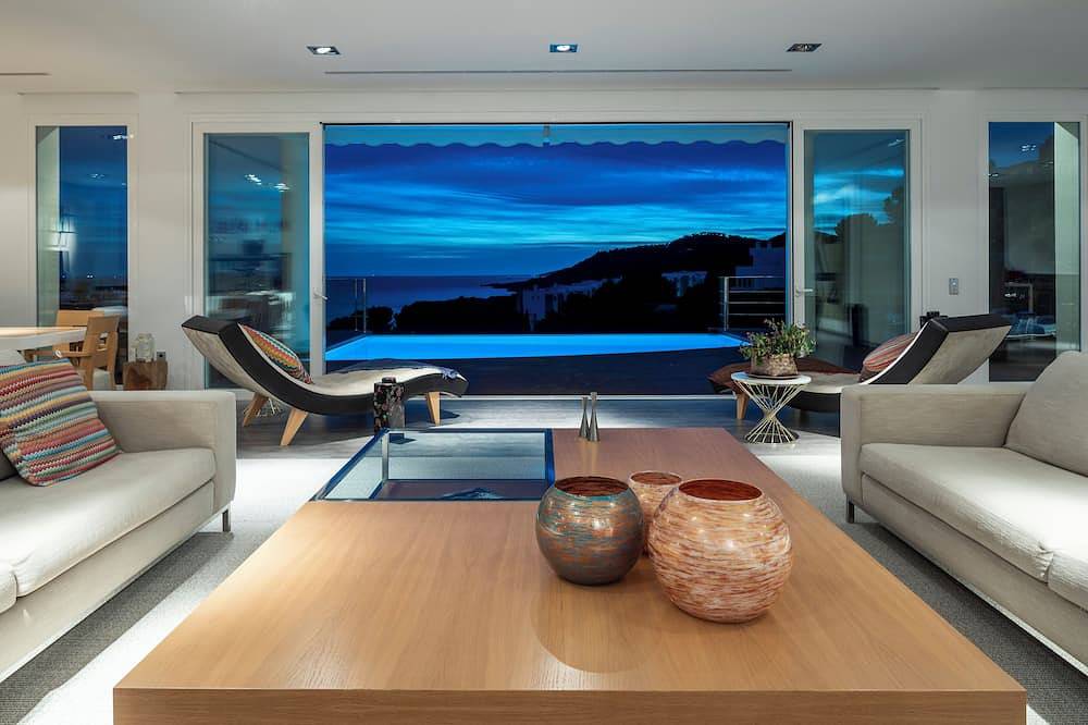 Villa con fantasticas vistas al mar in Roca Llisa, Santa Eulària des Riu