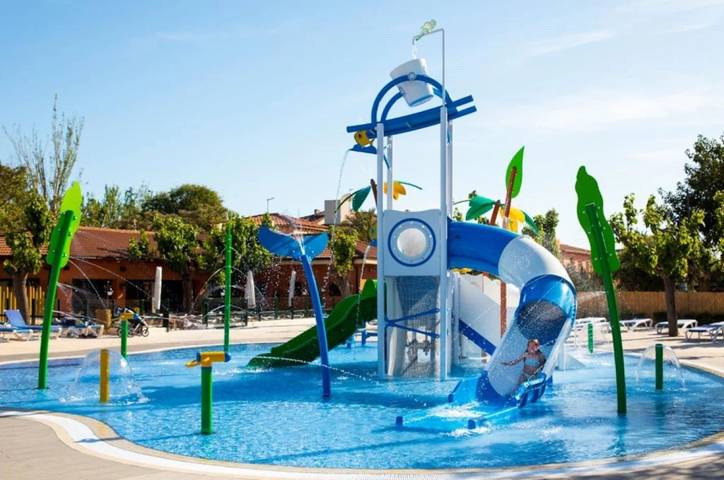 Casa rodante para 5 personas, con piscina para niños en Cambrils