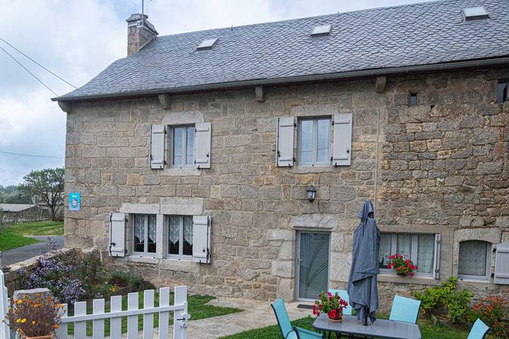 Gîte pour 6 personnes, avec Jardin dans Fridefont