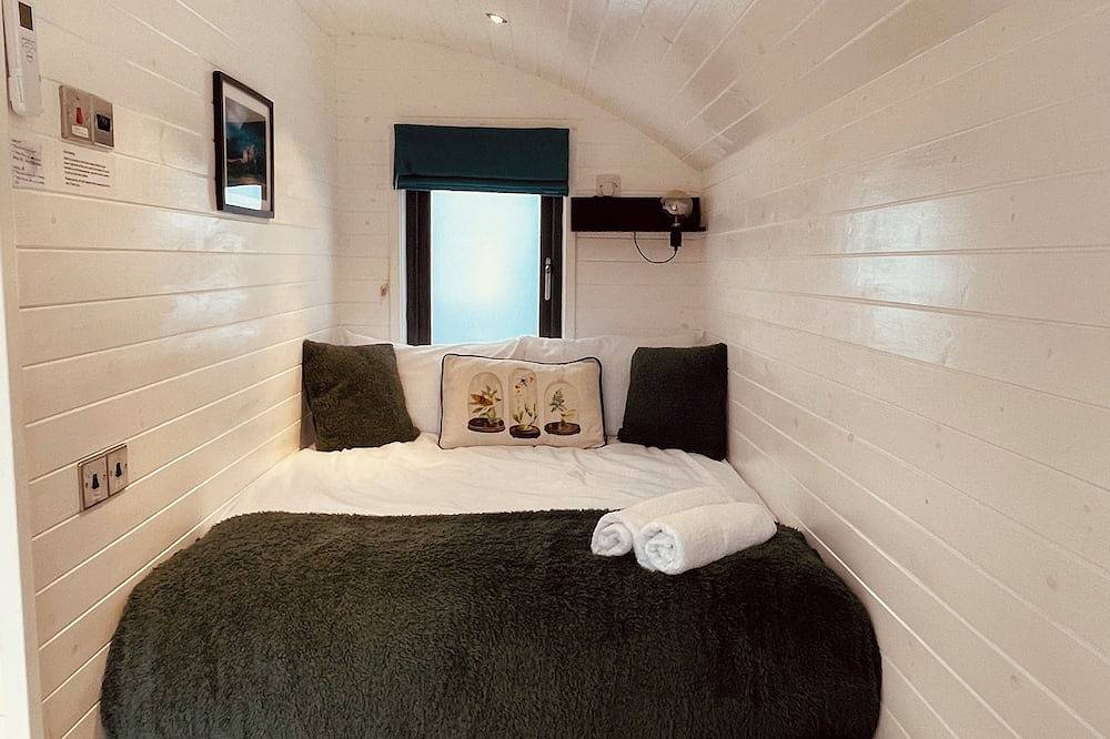 Hideaway pod near Loch Ness for a tranquil retreat, with private garden in Highlands