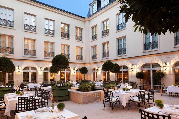 Hôtel pour 3 personnes, avec piscine et jardin ainsi que sauna et jacuzzi à Chantilly - 3