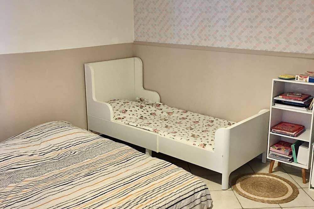 Villa ideal for families with children in Pertuis, Parc naturel régional du Luberon