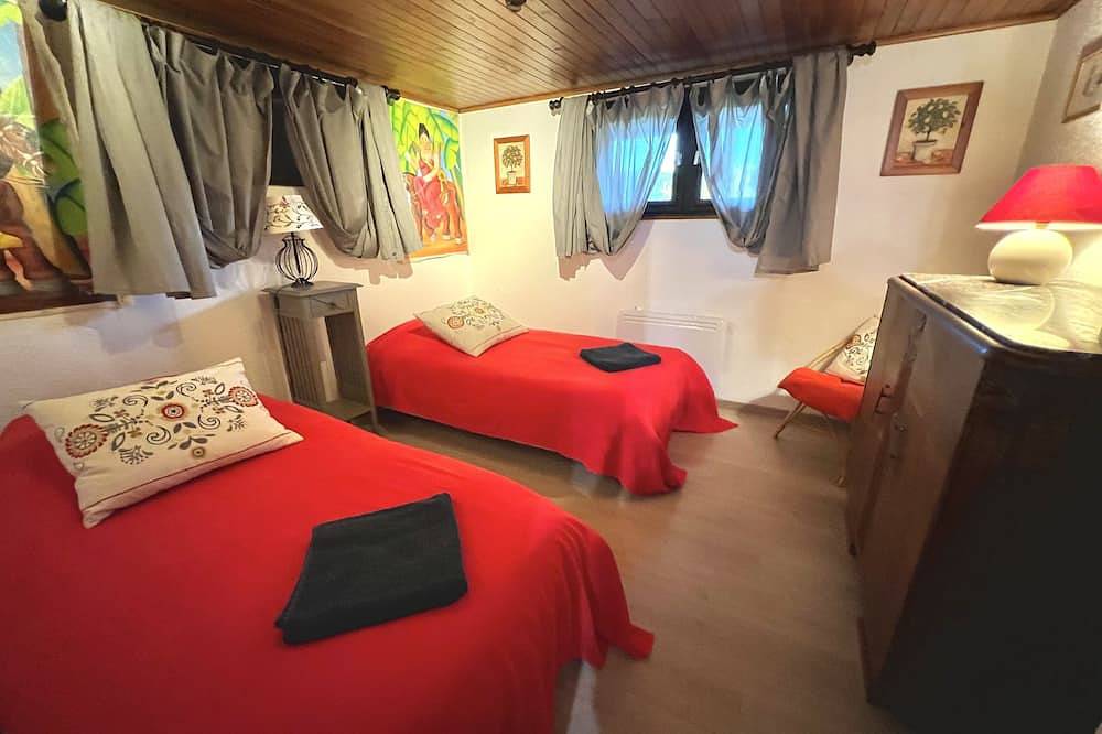 Large, charming chalet with exceptional south-facing view at 900 m altitude, sauna/wifi in Ban-sur-Meurthe-Clefcy, Parc naturel régional des Ballons des Vosges