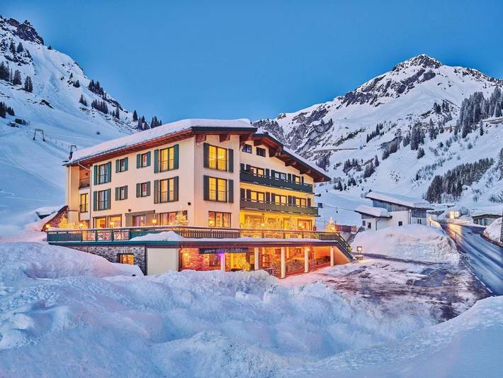Hotel für 4 Personen, mit Whirlpool und Terrasse sowie Garten und Pool in Stuben am Arlberg