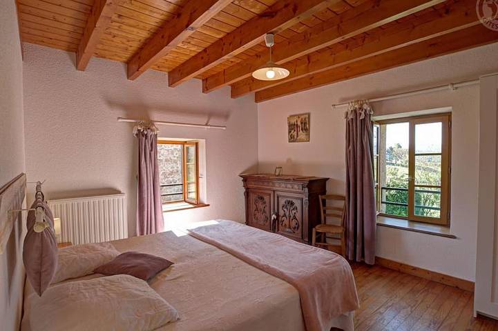 Ferienhaus für 4 mit privatem Garten, Haustiere erlaubt in Les Salles, Montbrison