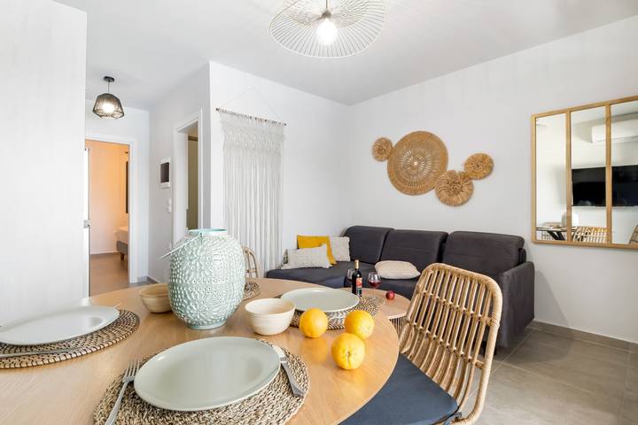 Hel studio-lejlighed, Studio Apartment 'Oceanida Terpsis Lyxury Suite' with Sea View, Wi-Fi and Air Conditioning in Nikiana, Alexandros