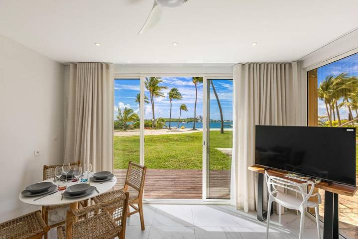 Gîte pour 2 personnes, avec piscine et vue ainsi que jardin et bassin pour enfant, animaux acceptés dans Nettlé Bay - 3