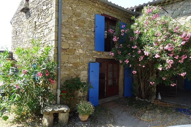 Gîte pour 6 personnes, avec terrasse et jardin