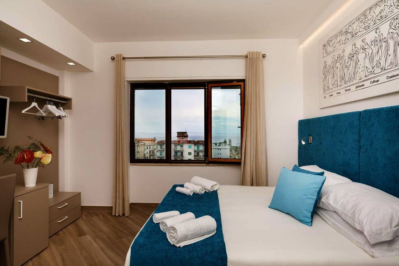 Deluxe Suite with Sea View in Sorrento, Sorrento Coast