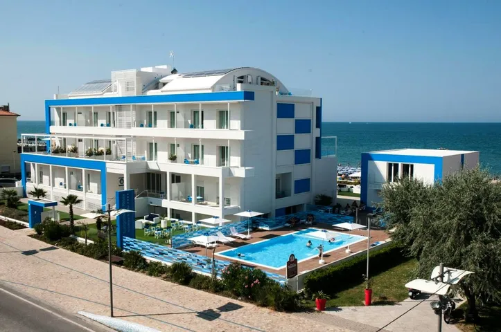 Residence per 4 persone, con piscina e idromassaggio nonché piscina per bambini e giardino, con animali domestici - 1