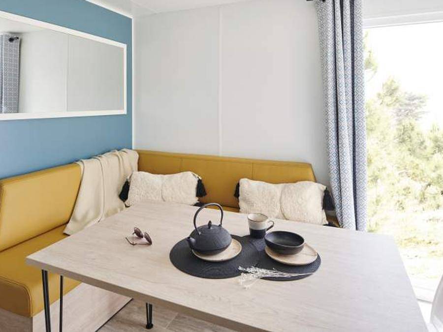 Camping Le Clos de Balleroy - Mobilheim 6 personen - Mobilheim Lodge 83 Confort 3 Zimmer - 28 m² + integrierte Terrasse von 8 m in Balleroy, Bayeux und Umgebung