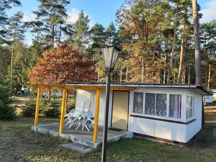 Bungalow für 4 Personen, mit Terrasse und Garten sowie Seeblick