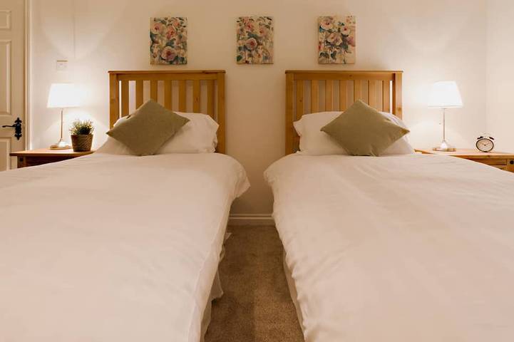 Grado II lista casa de vacaciones de 3 dormitorios en el bonito pueblo en el bosque de Sherwood in Sherwood Forest, Nottinghamshire
