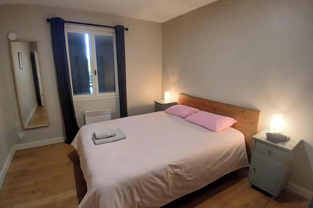 Villa avec 4 chambres, piscine privée chauffée, proche de Chalais, Clima, Wifi in Chalais, Charente